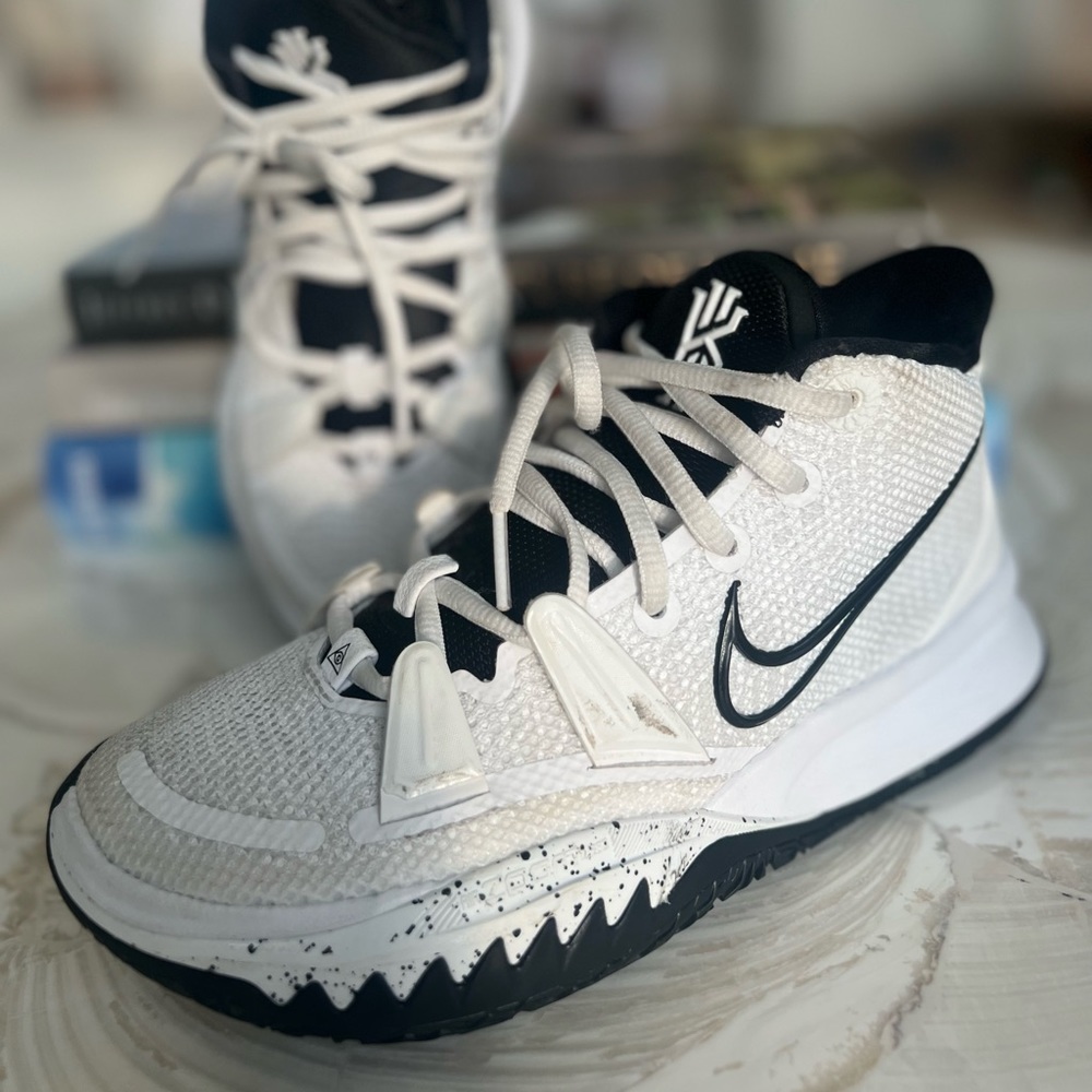 Nike Kyrie 7 TB 'White' DA7767-100 basketball sneakers boys 4.5Y